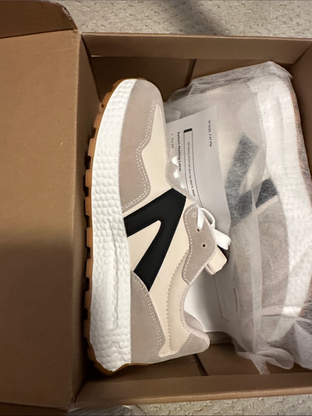Casual Neutral Colorblock Runner Sneakers - Black & Cream